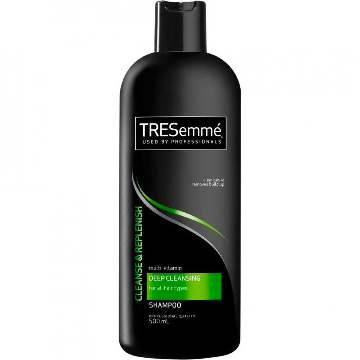 TRESemmé Deep Cleansing Shampoo er en skånsom og effektiv sjampo som fjerner produktrester og urenheter fra håret ditt. Denne sjampoen renser dypt ned i hodebunnen og etterlater håret ditt rent og friskt. Den er perfekt for å forberede håret før styling eller behandling.